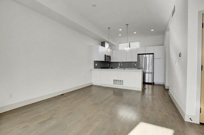 Building Photo - $3,100.00 - 2 Bedrooms, 2.2 Bathrooms, Townhouse in Denver with Roof Deck!