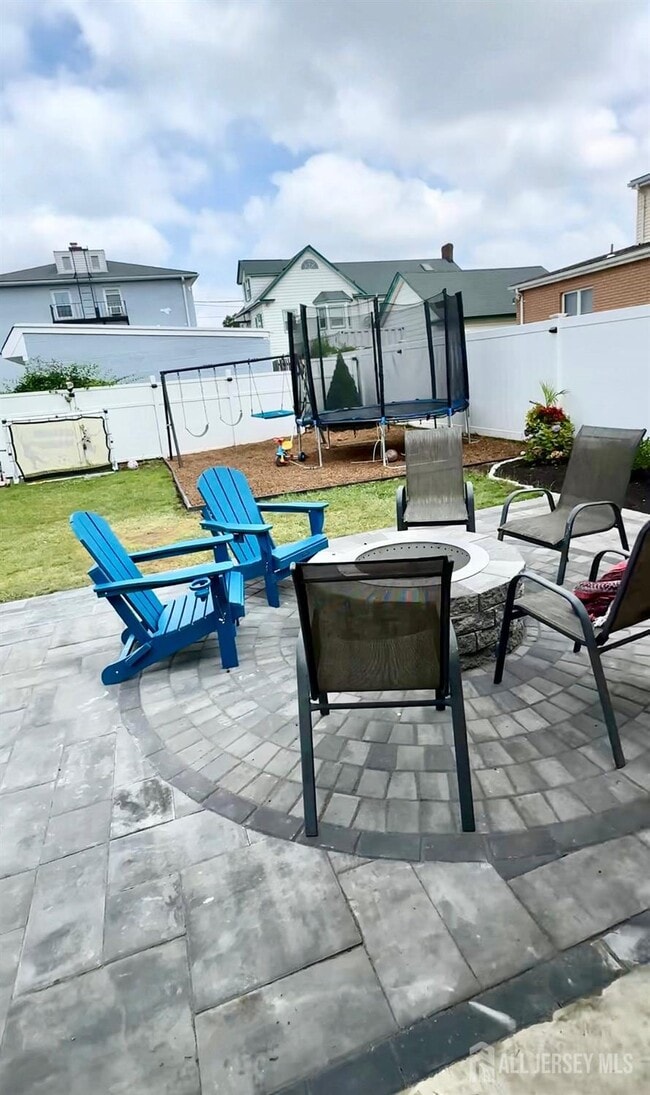 Building Photo - 985 Arnet Ave