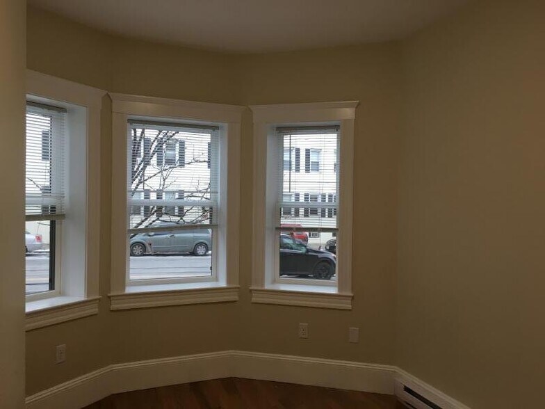 Building Photo - 884 Huntington Ave