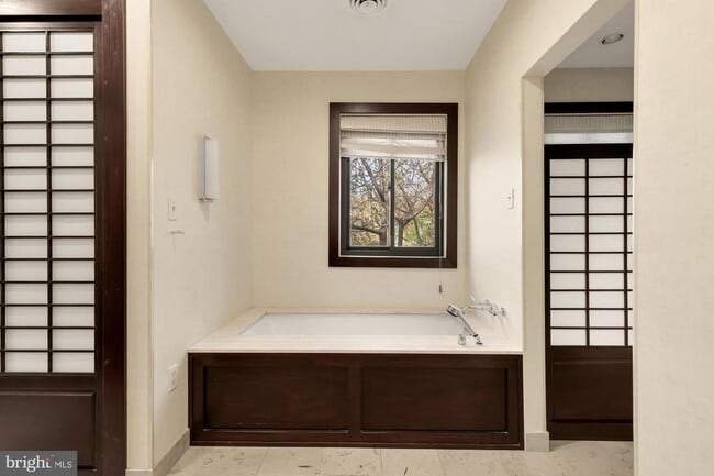 Building Photo - 1434 Kirby Rd