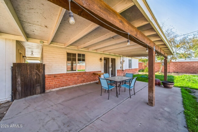 Building Photo - 2320 W Whitton Ave