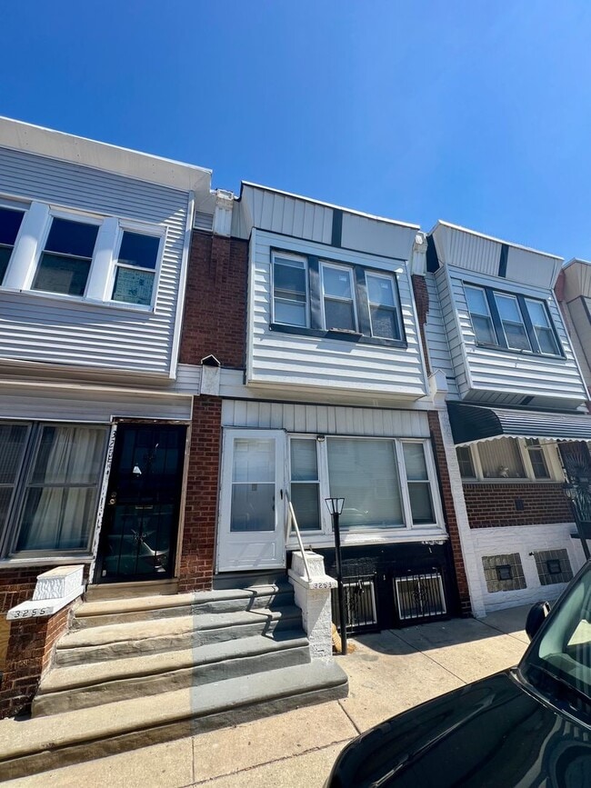 Building Photo - Gorgeous 3-Bedroom Townhome in Allegheny West! Available NOW!