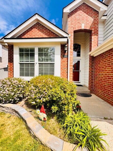 Building Photo - 9633 E Caley Cir