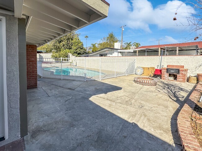 Building Photo - 1115 N Brand Blvd