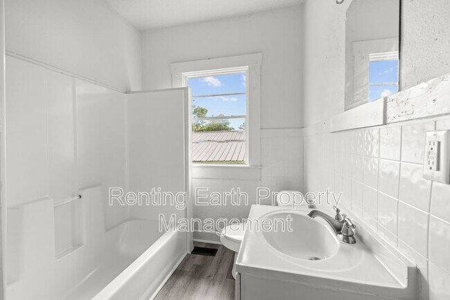 Building Photo - 5316 Court I