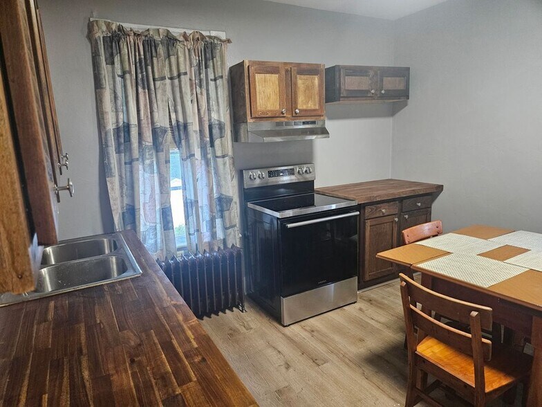 Building Photo - 228 Hardy Ave