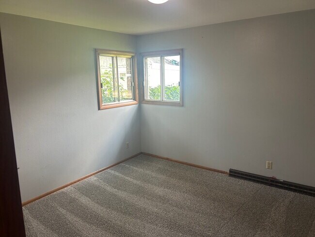 Building Photo - Nice 2 bed/1 bath Apartment