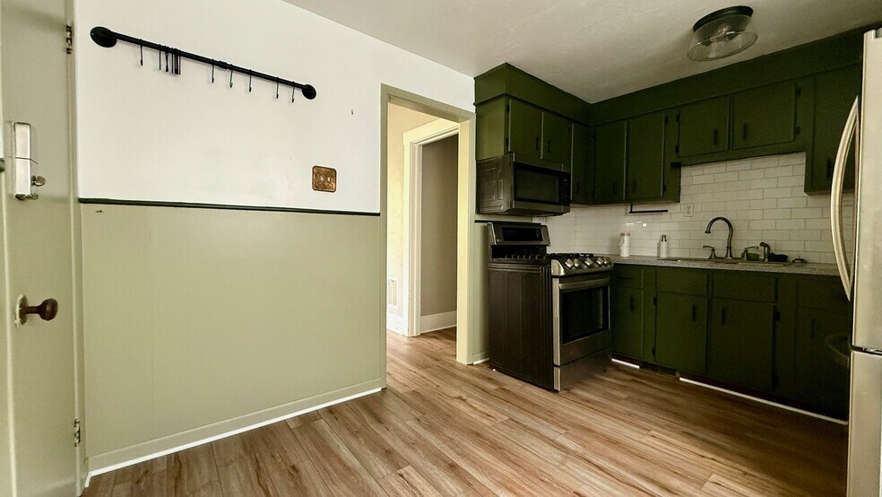 Building Photo - 771 Amherst St