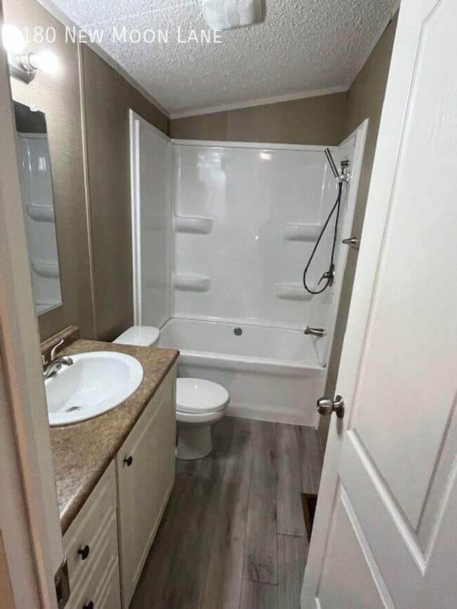 Building Photo - 180 New Moon Ln