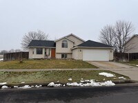 Building Photo - Duplex in Stoddard meadows