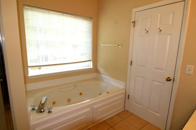 Building Photo - 2123 Moonlite Ct