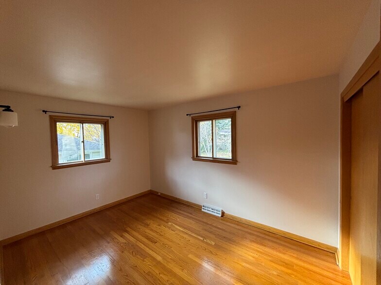 Building Photo - 4806 Goldfinch Dr