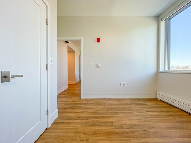 Building Photo - 5 India St