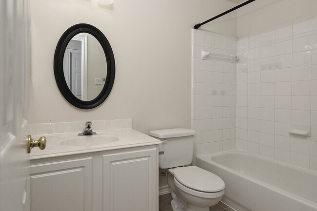 Building Photo - 102 Blue Creek Pl