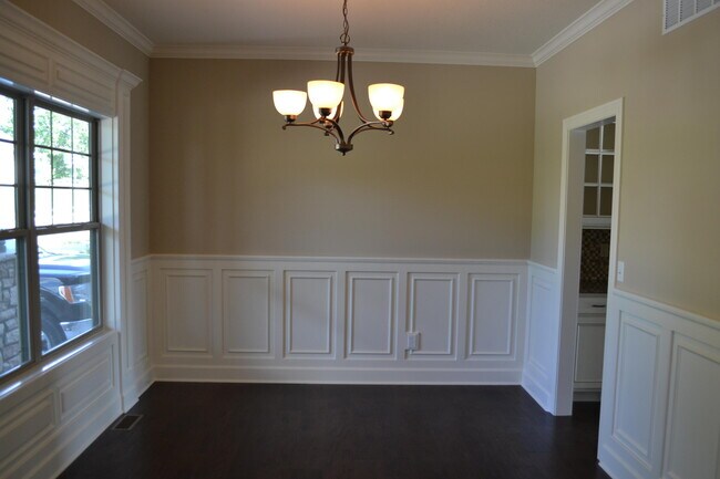 Building Photo - 5627 Spicewood Dr
