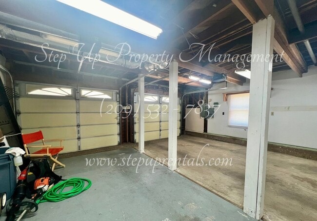 Building Photo - Beautiful 1920's 3 Bed 1 Bath Home Within ...