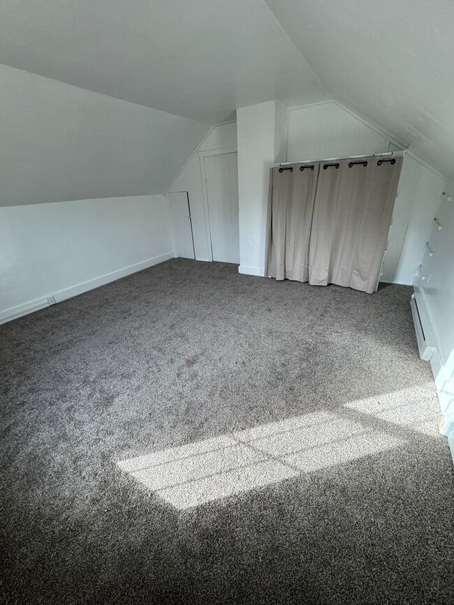 Building Photo - 460 Storms Ave