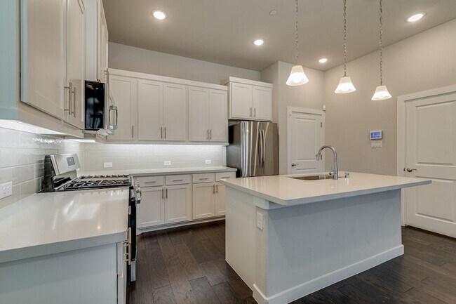 Building Photo - 1237 Pebblebrook Dr