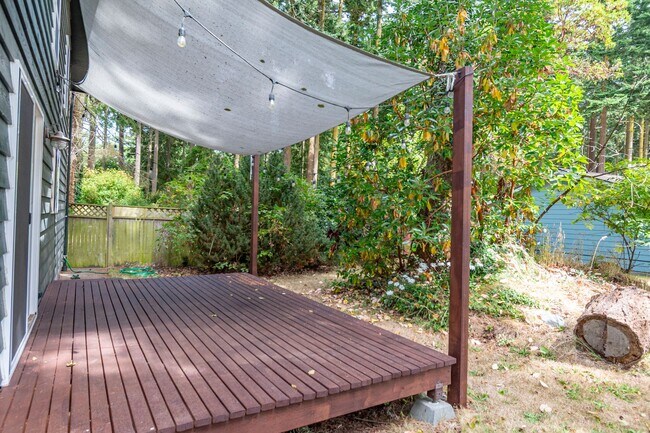 Building Photo - Charming 3 Bed, 2 Bath Home on a Quiet Street