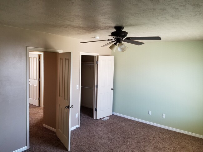 Building Photo - 550 Pheasant Ridge Dr