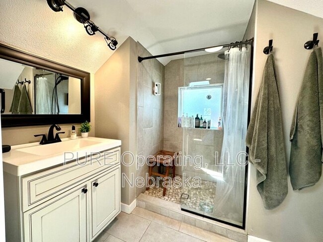 Building Photo - 5011 Miami St