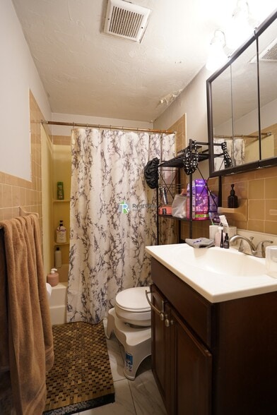 Building Photo - 81 Empire St