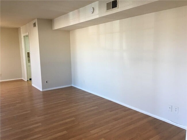 Building Photo - 1705 Pebble Brook Dr