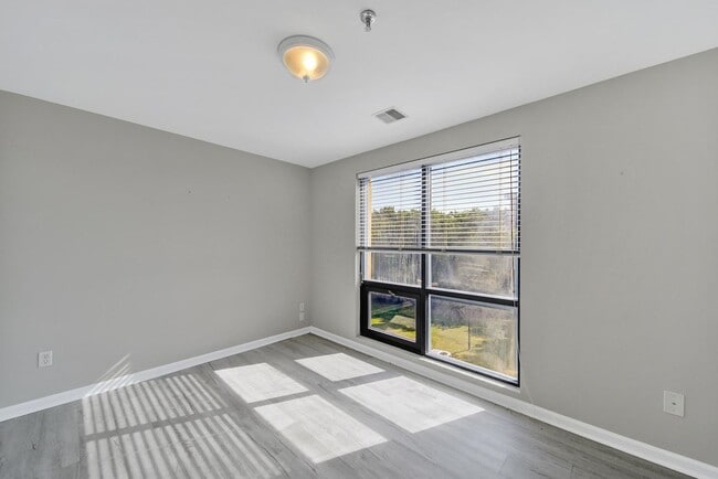 Building Photo - Lovely Two Bed Two Full Bath Condo in Fort...