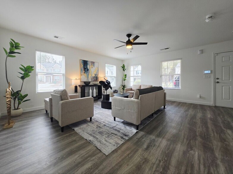 Building Photo - 2529 Piering Dr