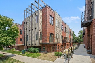 Building Photo - 2 Bed, 1 Bath Townhouse with Roof Top Deck
