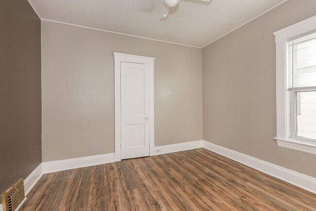 Building Photo - 1466 Hopkins Ave