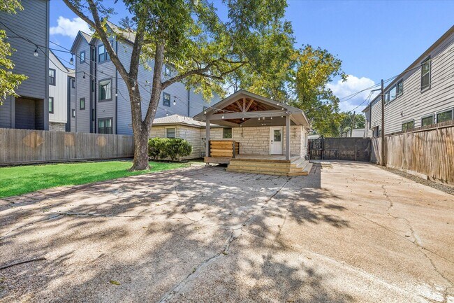 Building Photo - 1719 W 23rd St