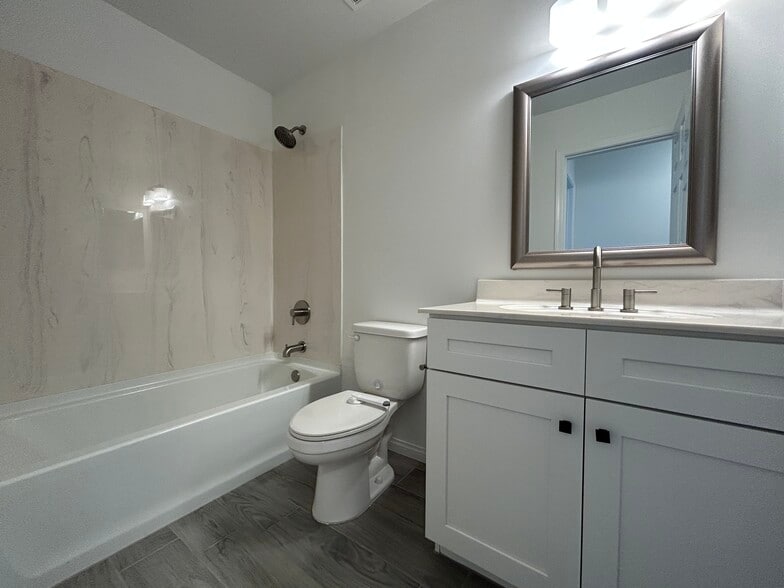 Building Photo - 9208 W Coolidge St