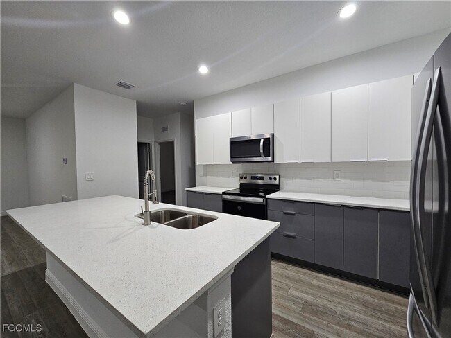 Building Photo - 9011 Penny Cir