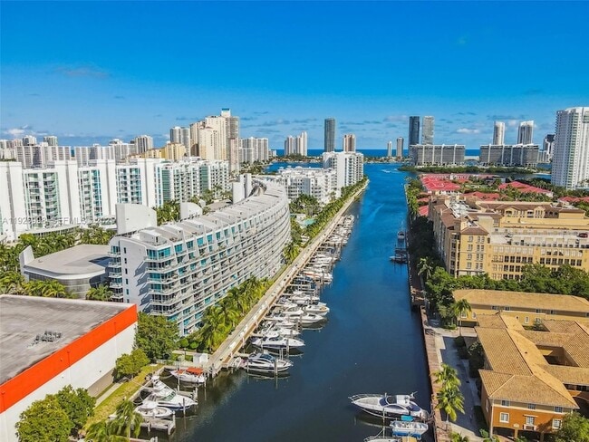 Building Photo - 2945 NE 185th St