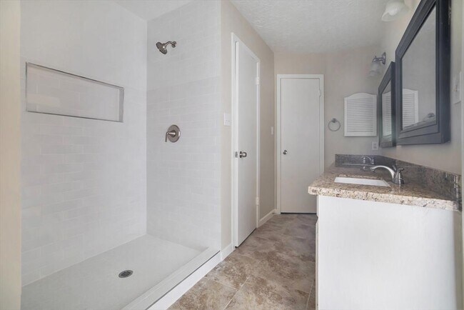 Building Photo - 22914 Grand Rapids Ln