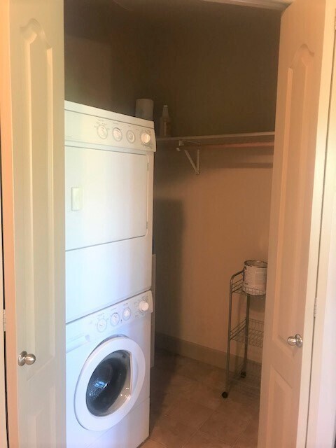 Building Photo - Exceptional 2bed/2bath @ Hyde Park! Availa...