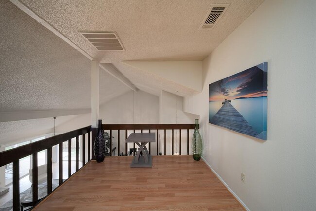 Building Photo - 10619 Chapel Hill Dr