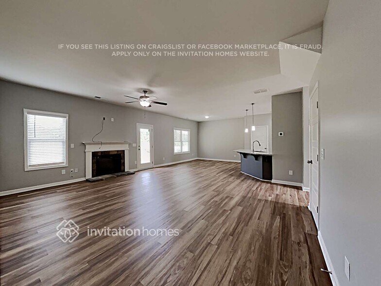 Building Photo - 1128 Red Bud Cir