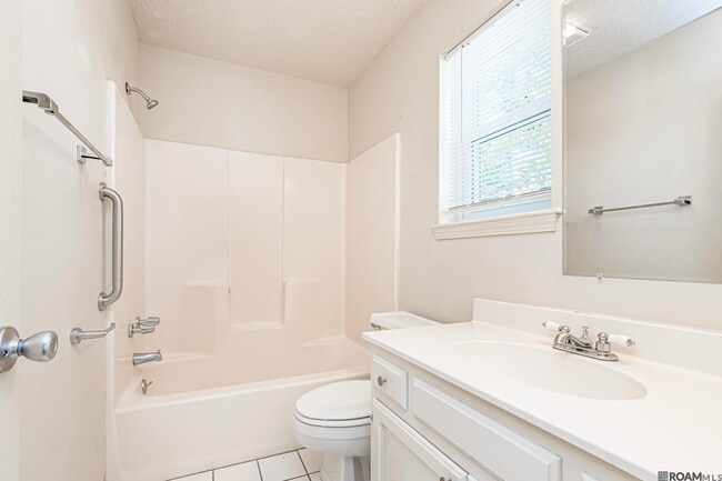 Building Photo - 9821 Siegen Ln