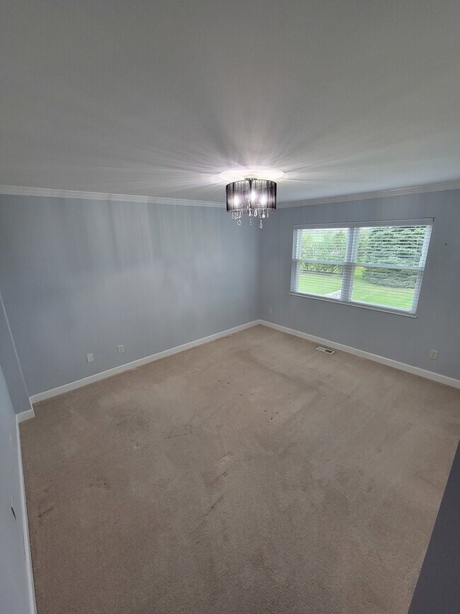 Building Photo - 203 Meadows Dr