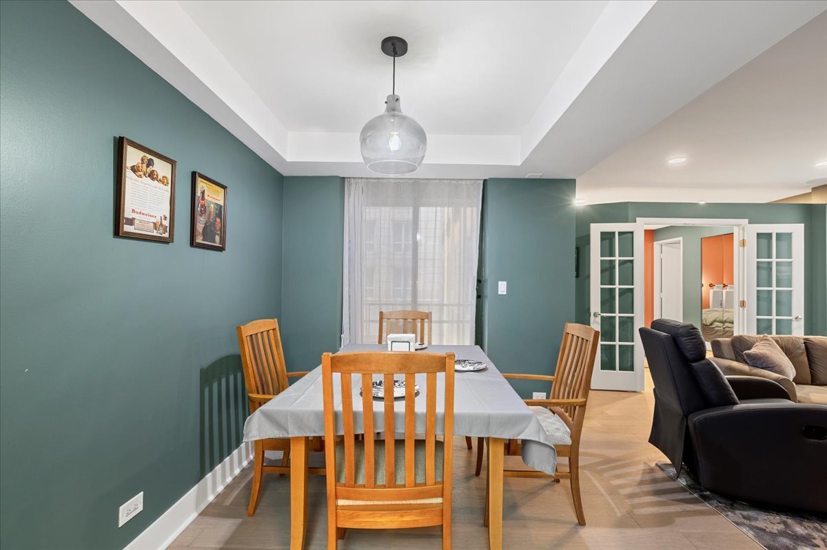 Building Photo - 40 E Delaware Pl