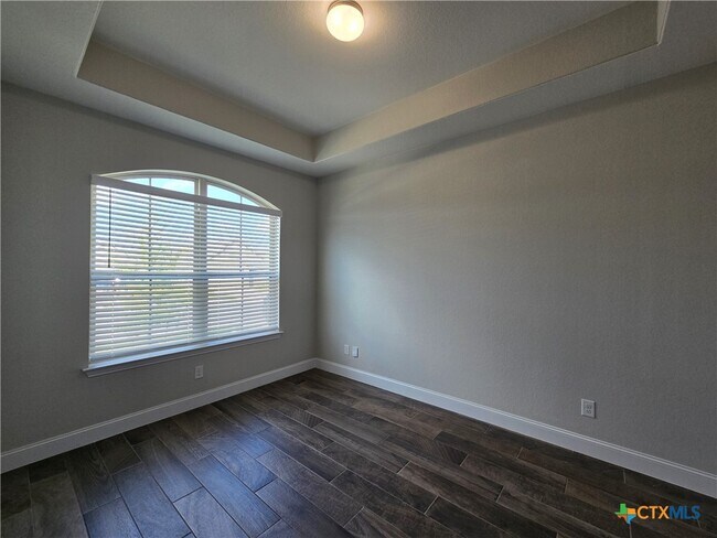 Building Photo - 1324 Spring Row St