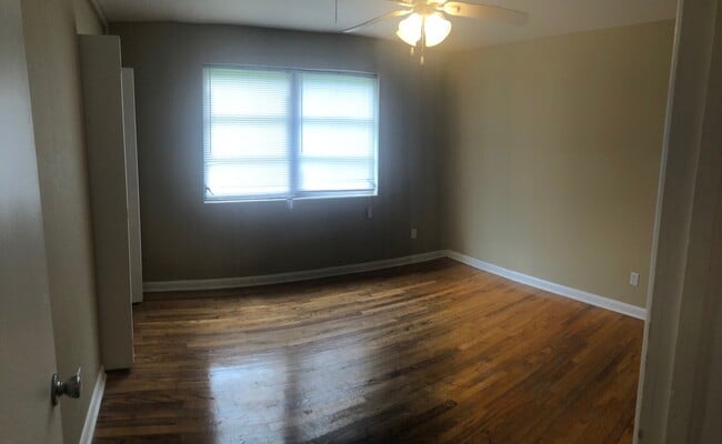 Building Photo - 1901 Crabapple Dr