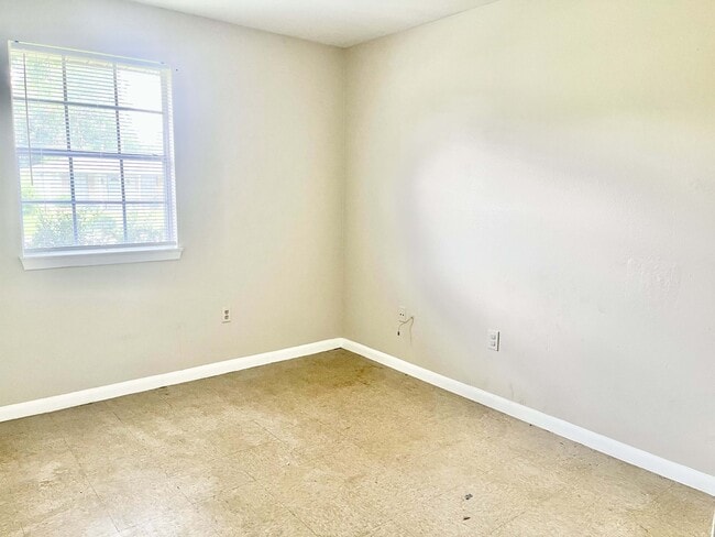 Building Photo - 11766 Willow Oak Ave