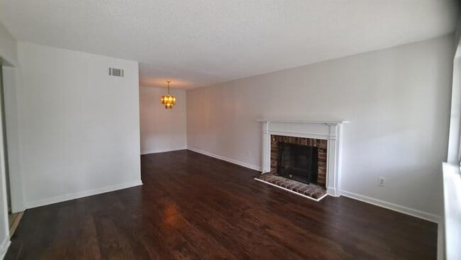 Building Photo - 8505 Lyn Ave