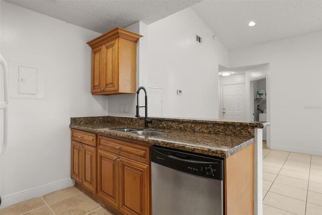 Building Photo - 2584 Grassy Point Dr