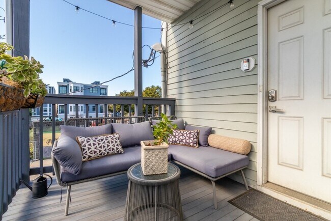 Building Photo - 201 D St