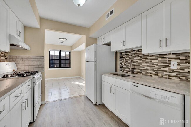 Building Photo - 275 Alpine Way