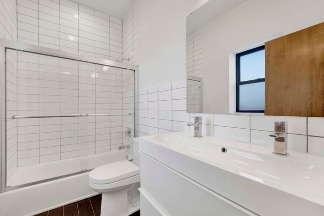 Building Photo - 4911 S Calumet Ave